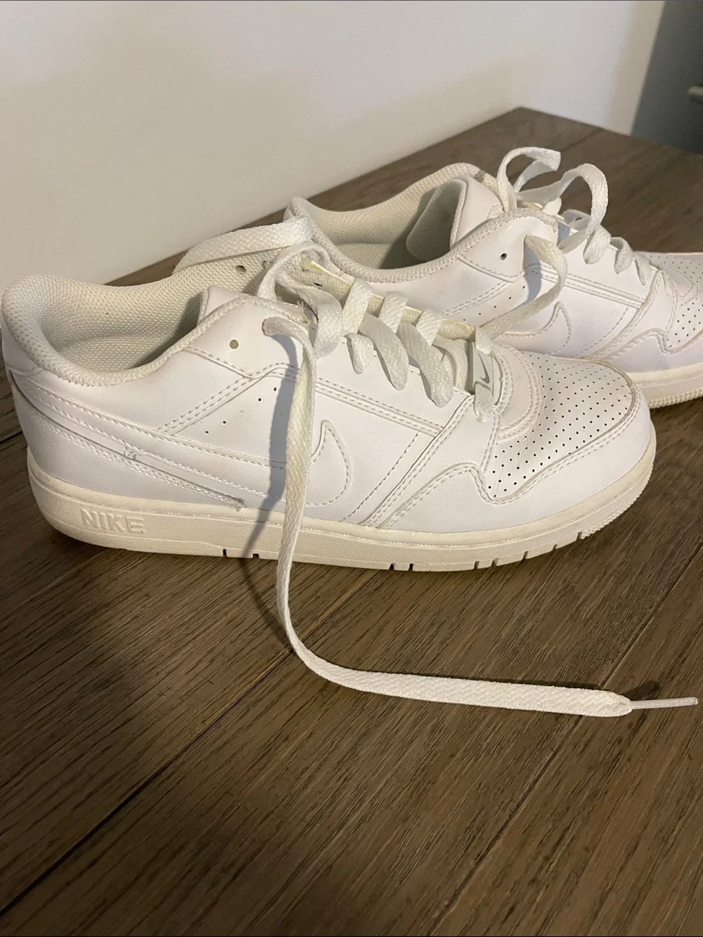 Nike Youth Size 6Y White Low-Top Leather Sneakers
